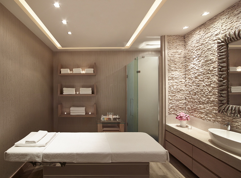 Tiara Holidays - Sani Beach - spa massage room